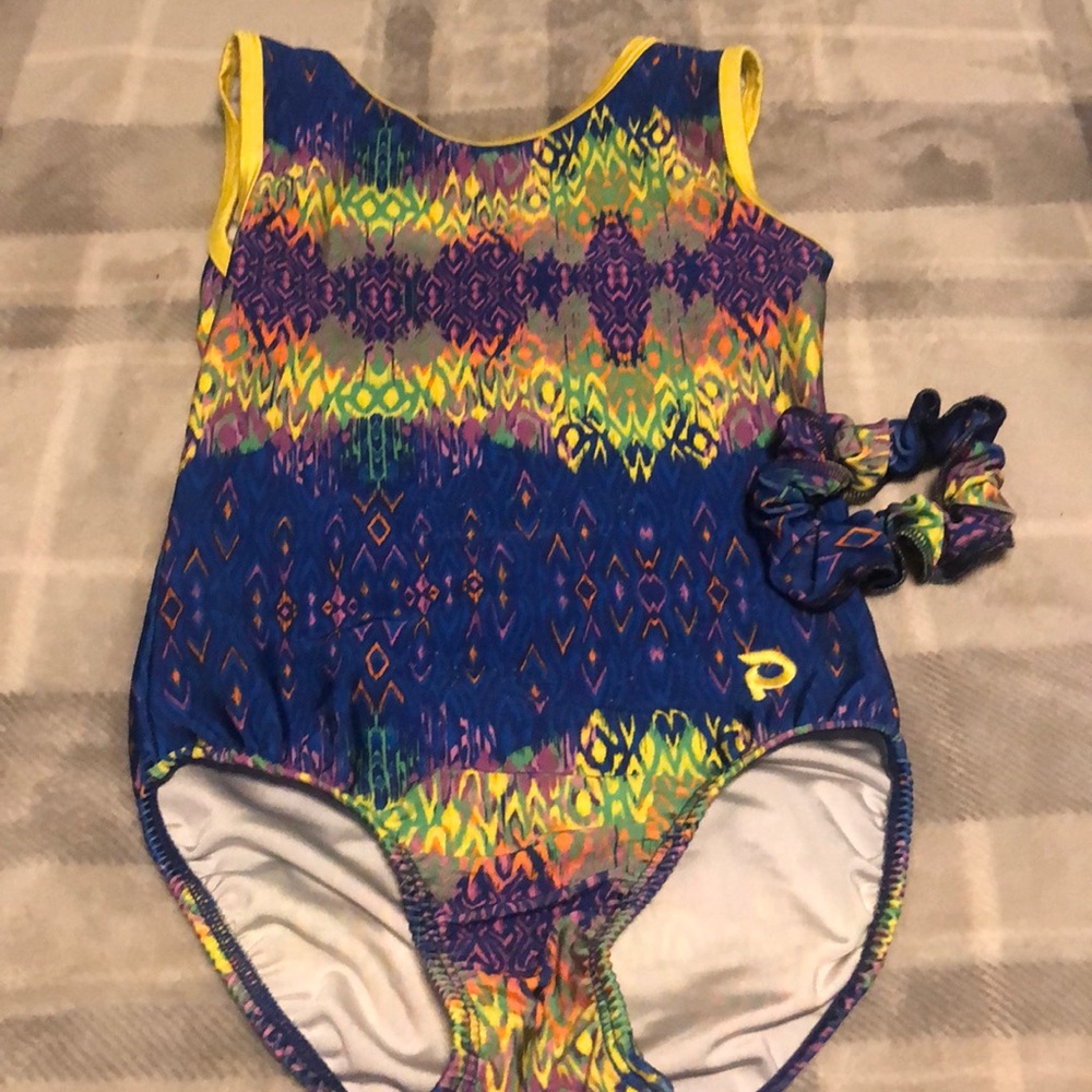 Child large plum leo with scrunchie.